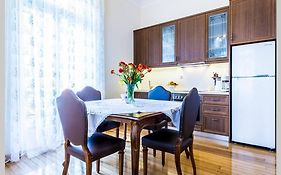 Neoclassical Apartment With 3 Bedrooms In Piraeus